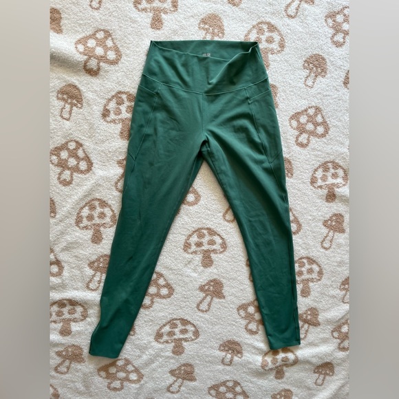 Uniqlo AIRism UV Protection Pocketed Soft Leggings - Picture 2 of 5